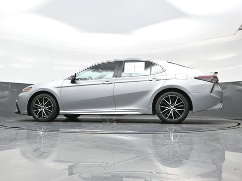 Used 2024 Toyota Camry SE image 28