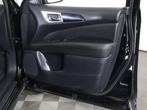 Used 2020 Nissan Pathfinder S image 20