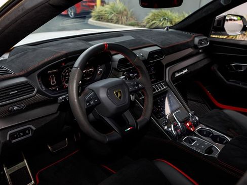 Used 2024 Lamborghini Urus Performante AWD/4WD image 31