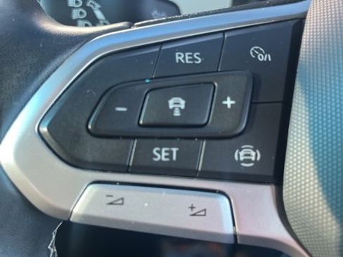 Used 2022 Volkswagen Atlas Cross Sport SE image 17