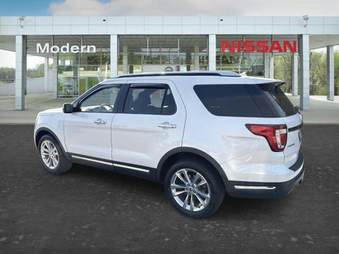 Used 2018 Ford Explorer Limited w/ Equipment Group 301A AWD/4WD image 3