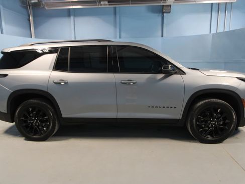 Used 2025 Chevrolet Traverse LT w/ Enhanced Driving Package FWD image 31