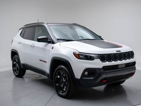 Used 2024 Jeep Compass Trailhawk image 11
