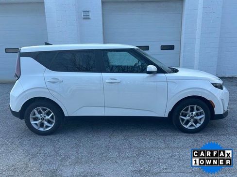 Used 2023 Kia Soul LX w/ LX Technology Package image 2
