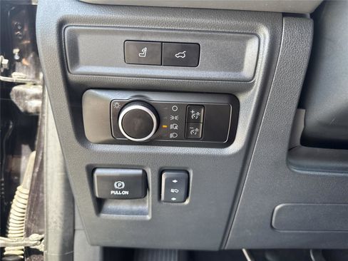 Used 2024 Ford Expedition XLT image 19