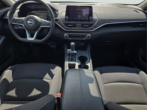 Used 2025 Nissan Altima 2.5 SV FWD image 7