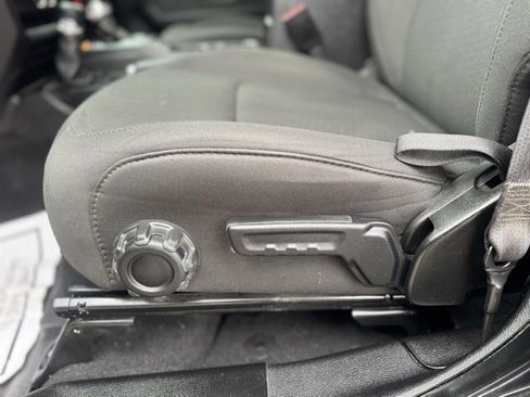 Used 2023 Jeep Gladiator Sport image 8