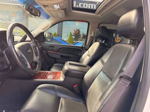 Used 2013 Chevrolet Avalanche LTZ AWD/4WD image 17