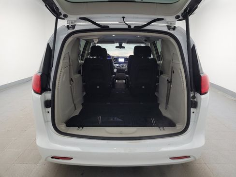 Used 2022 Chrysler Voyager LX FWD image 29