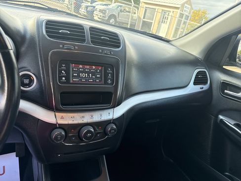 Used 2020 Dodge Journey SE w/ SE Popular Equipment Group image 12