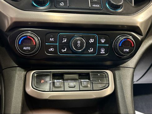 Used 2023 GMC Acadia Denali w/ Denali Technology Package AWD/4WD image 16