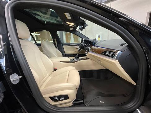 Used 2018 BMW 530i w/ Premium Package RWD image 25