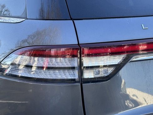 Used 2023 Lincoln Aviator AWD w/ Premium Package image 8