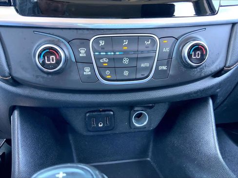 Used 2020 Chevrolet Traverse LS FWD image 32