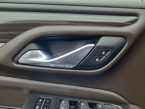 Used 2023 GMC Yukon Denali RWD image 29