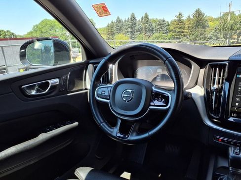 Used 2019 Volvo XC60 T5 Momentum w/ Multimedia Package AWD/4WD image 20