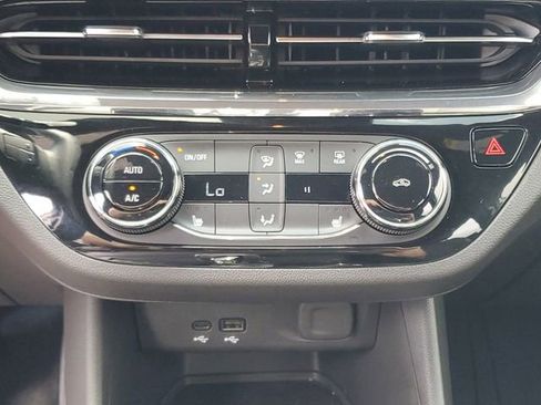 Used 2025 Buick Envista Sport Touring w/ Convenience I Package FWD image 18