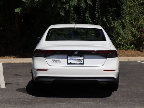 Used 2024 Honda Accord EX image 9