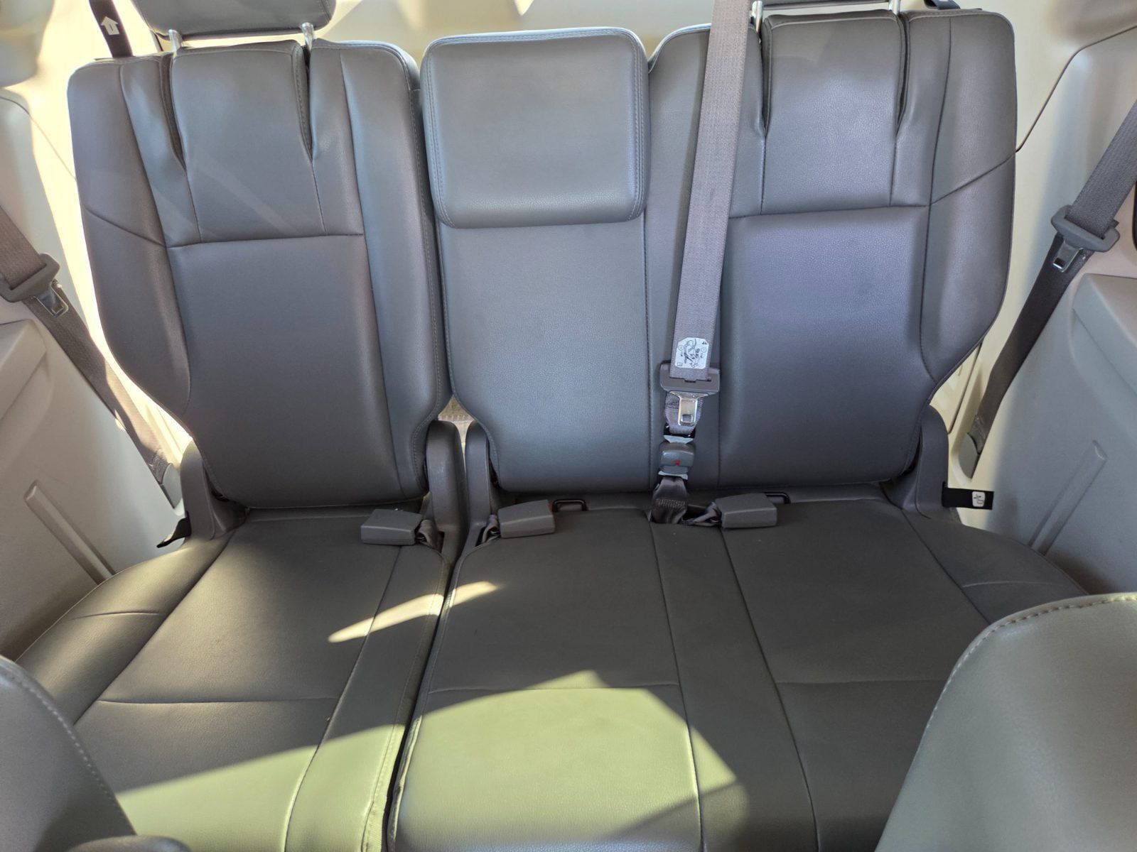 Used 2012 Volkswagen Routan SE FWD image 10