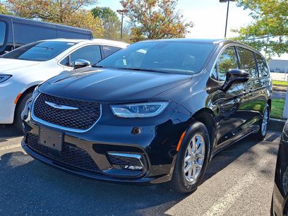 New 2026 Chrysler Pacifica Select