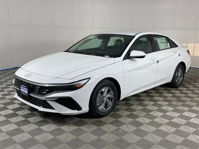 New 2025 Hyundai Elantra SE