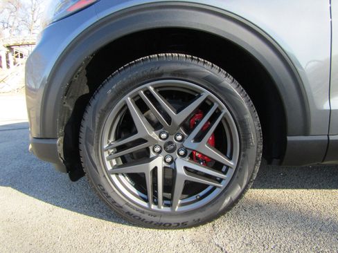 Certified 2025 Ford Explorer ST-Line w/ Premium Package image 9