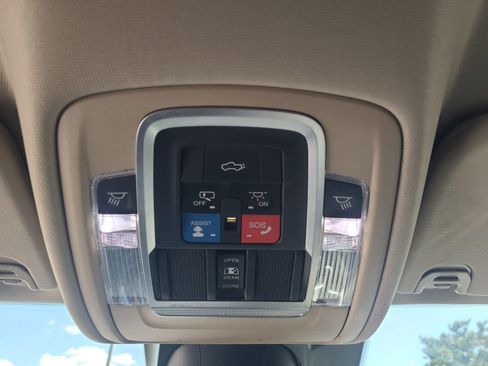 Used 2019 RAM 1500 Laramie AWD/4WD image 21