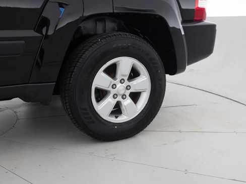 Used 2012 Jeep Liberty Sport AWD/4WD image 22