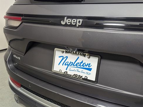 Used 2022 Jeep Grand Cherokee Summit image 8