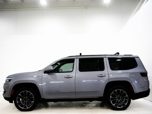 Used 2022 Jeep Wagoneer Series III w/ Premium Group I image 5