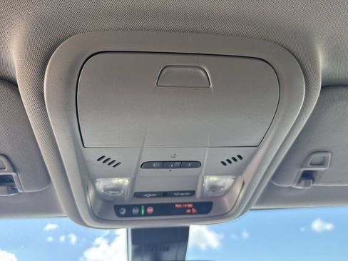 Used 2022 GMC Terrain SLT AWD/4WD image 19