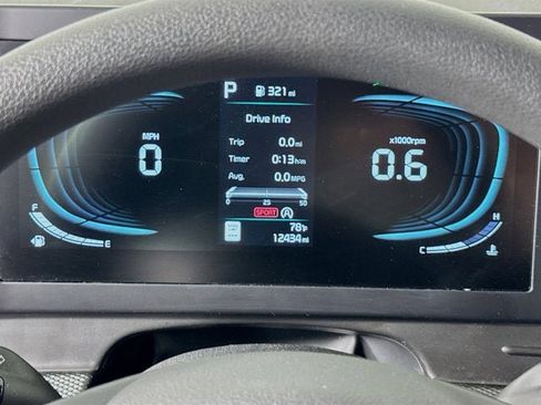 Used 2025 Kia Sportage LX AWD/4WD image 12