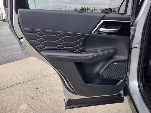 New 2025 Mitsubishi Outlander SEL image 33