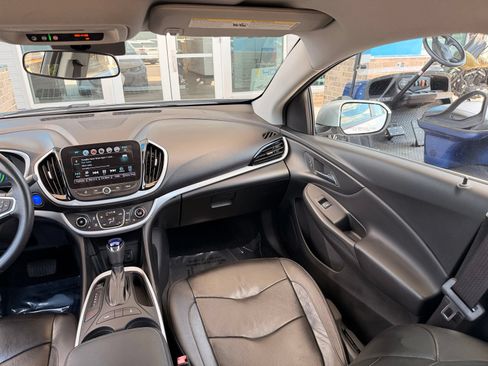 Used 2017 Chevrolet Volt LT w/ Comfort Package FWD image 25