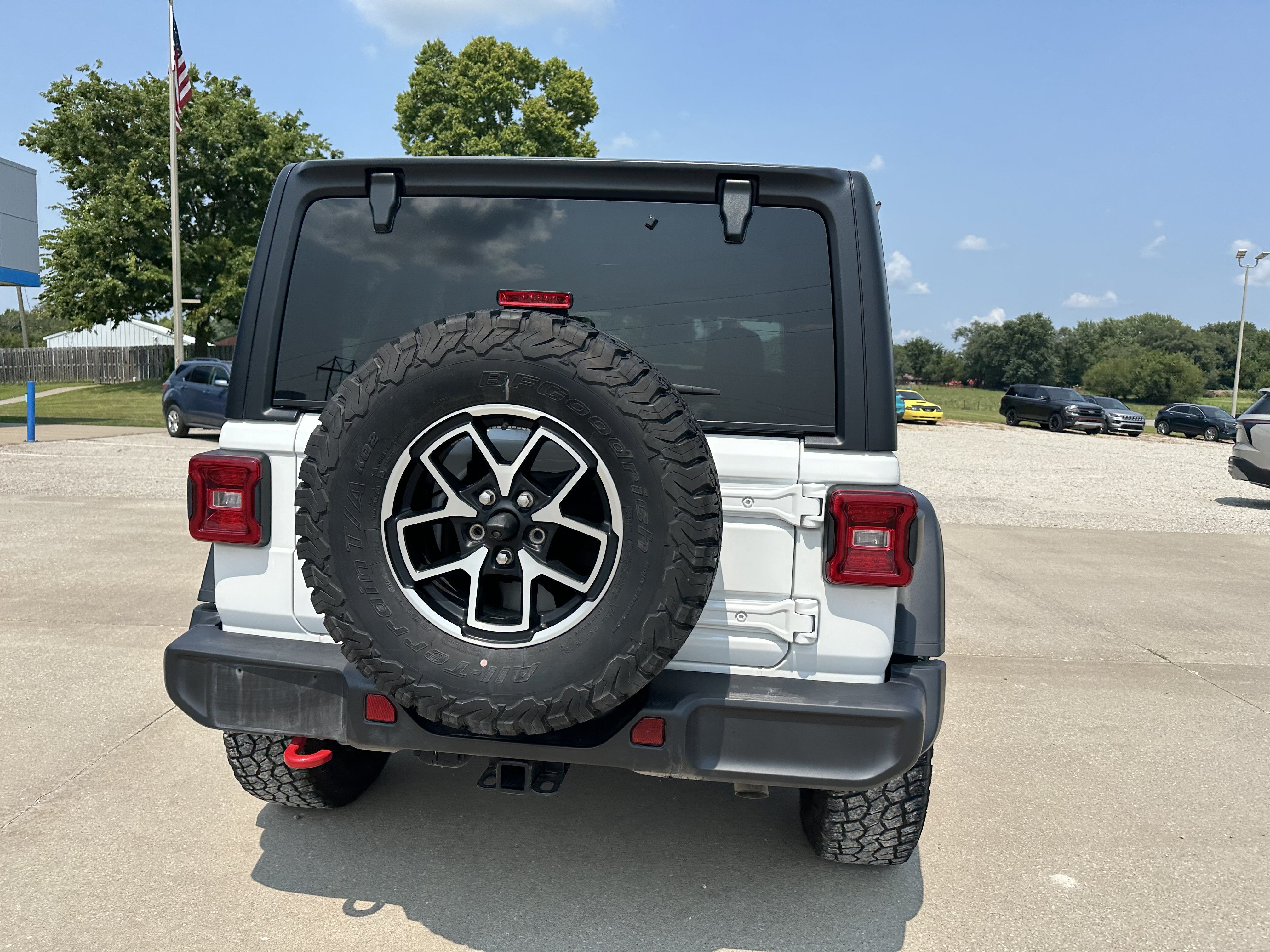 Used 2024 Jeep Wrangler Unlimited Rubicon AWD/4WD image 6