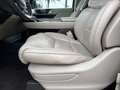 Used 2019 Lincoln Navigator Select RWD image 17