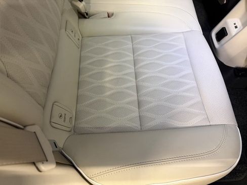 Used 2023 Buick Envision Avenir image 23