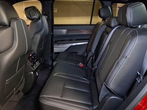 New 2026 Cadillac Vistiq Luxury image 11