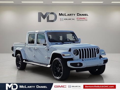 Used 2023 Jeep Gladiator Overland image 1