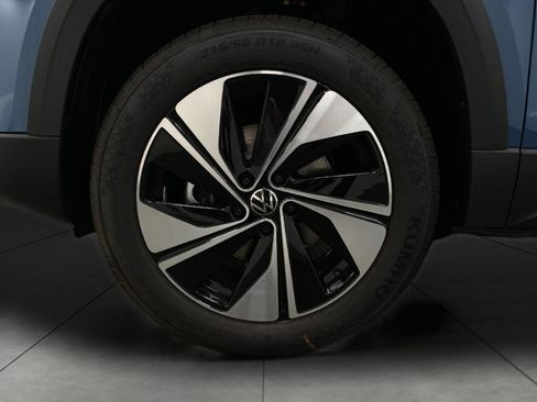 New 2025 Volkswagen Taos SE image 11