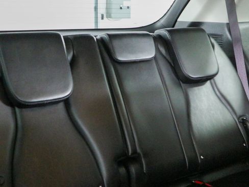 Used 2025 Kia Carnival FWD image 29