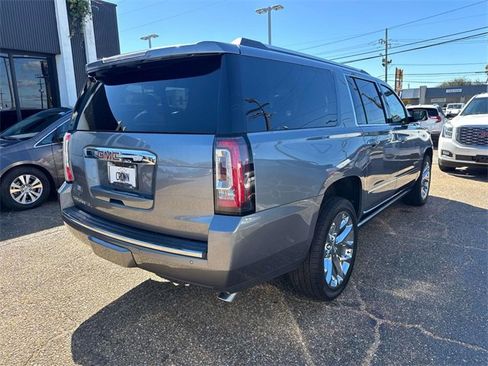 Used 2020 GMC Yukon XL Denali w/ Denali Premium Package image 6