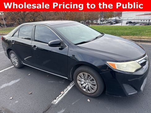 Used 2013 Toyota Camry LE image 2