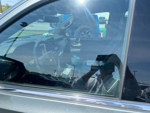 Used 2023 Chevrolet Suburban Premier image 4