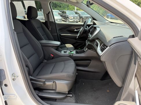 Used 2024 GMC Terrain SLE w/ Driver Convenience Package FWD image 11