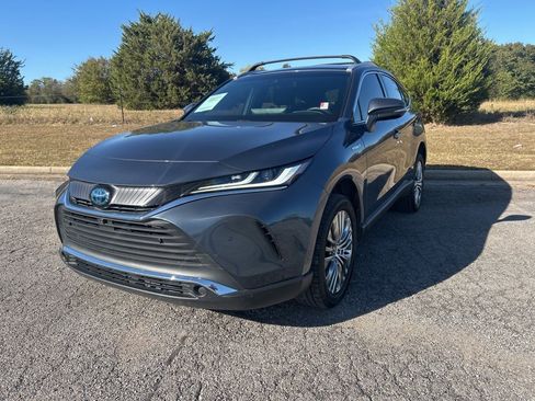 Used 2021 Toyota Venza Limited w/ Carpet Mat Package (TMS) image 1