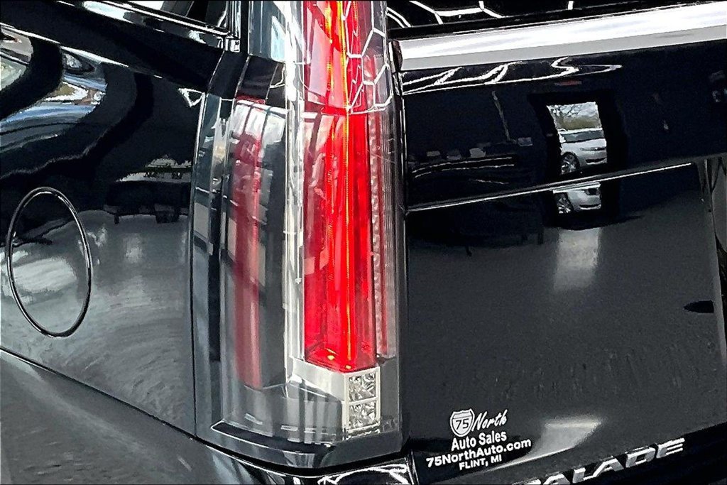 Used 2019 Cadillac Escalade Premium Luxury w/ LPO, Radiant Package AWD/4WD image 23
