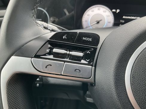 Used 2023 Hyundai Elantra Limited image 6