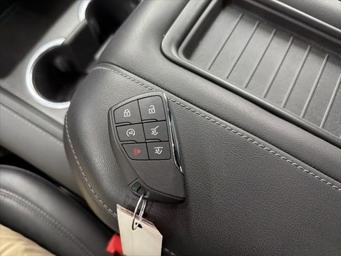 Used 2023 Chevrolet Suburban Z71 w/ Luxury Package image 12