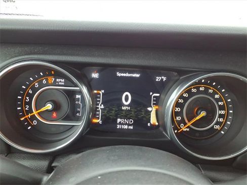 Used 2018 Jeep Wrangler Unlimited Sahara w/ Uconnect 4C Nav & Sound Group image 17